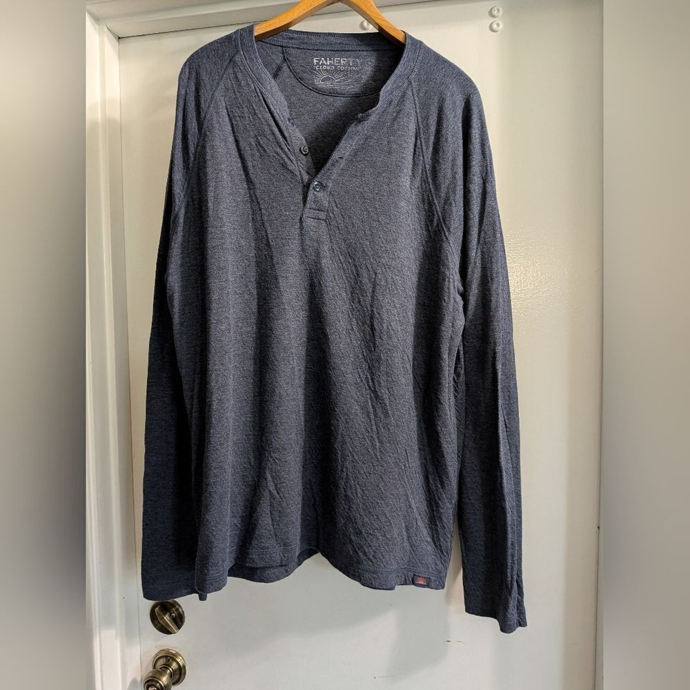 Faherty Cloud Cotton, long Sleeve Crew Neck henley Blue heather Size L $98